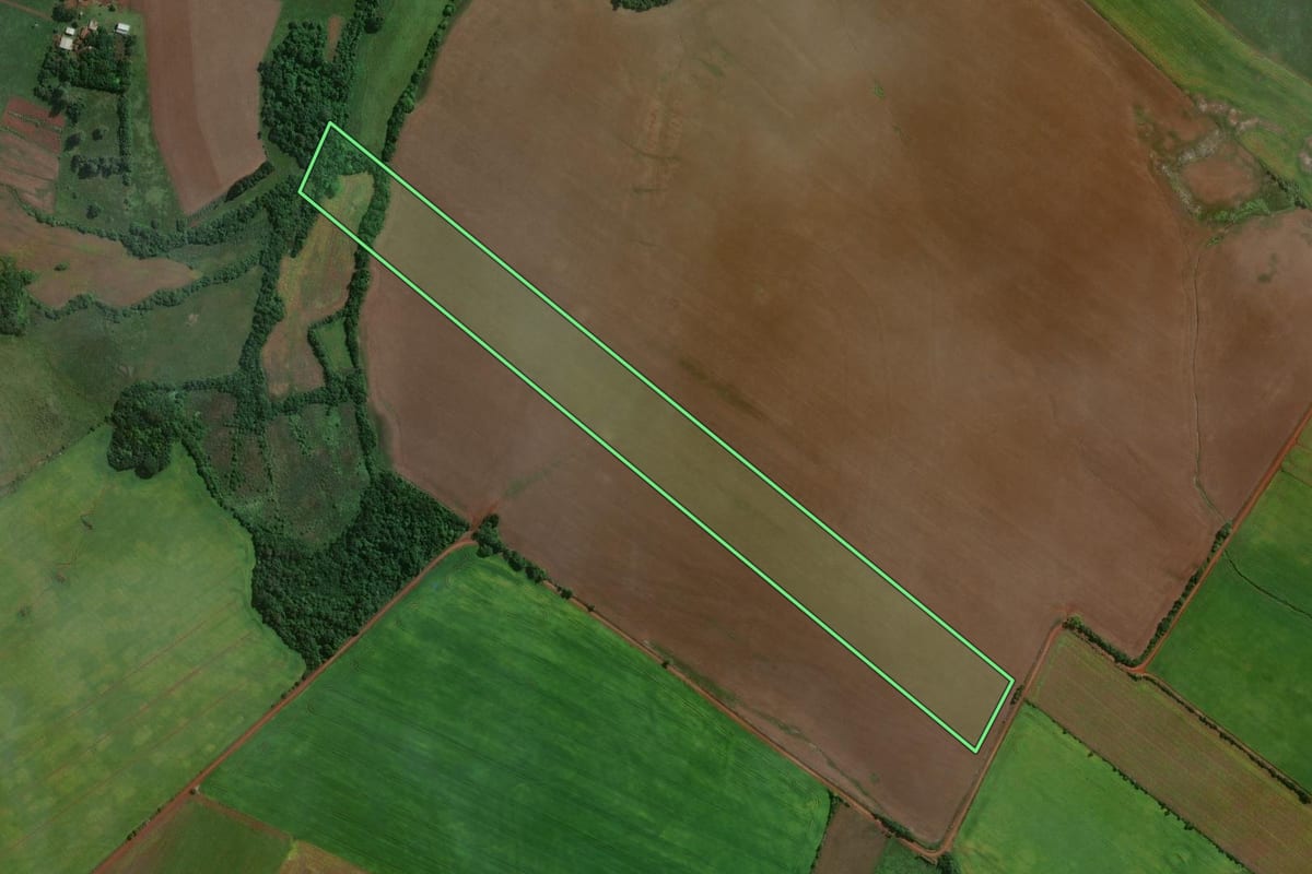 Imagem de satélite do imóvel rural em Bossoroca (RS), com o contorno declarado no CAR desenhado por cima.