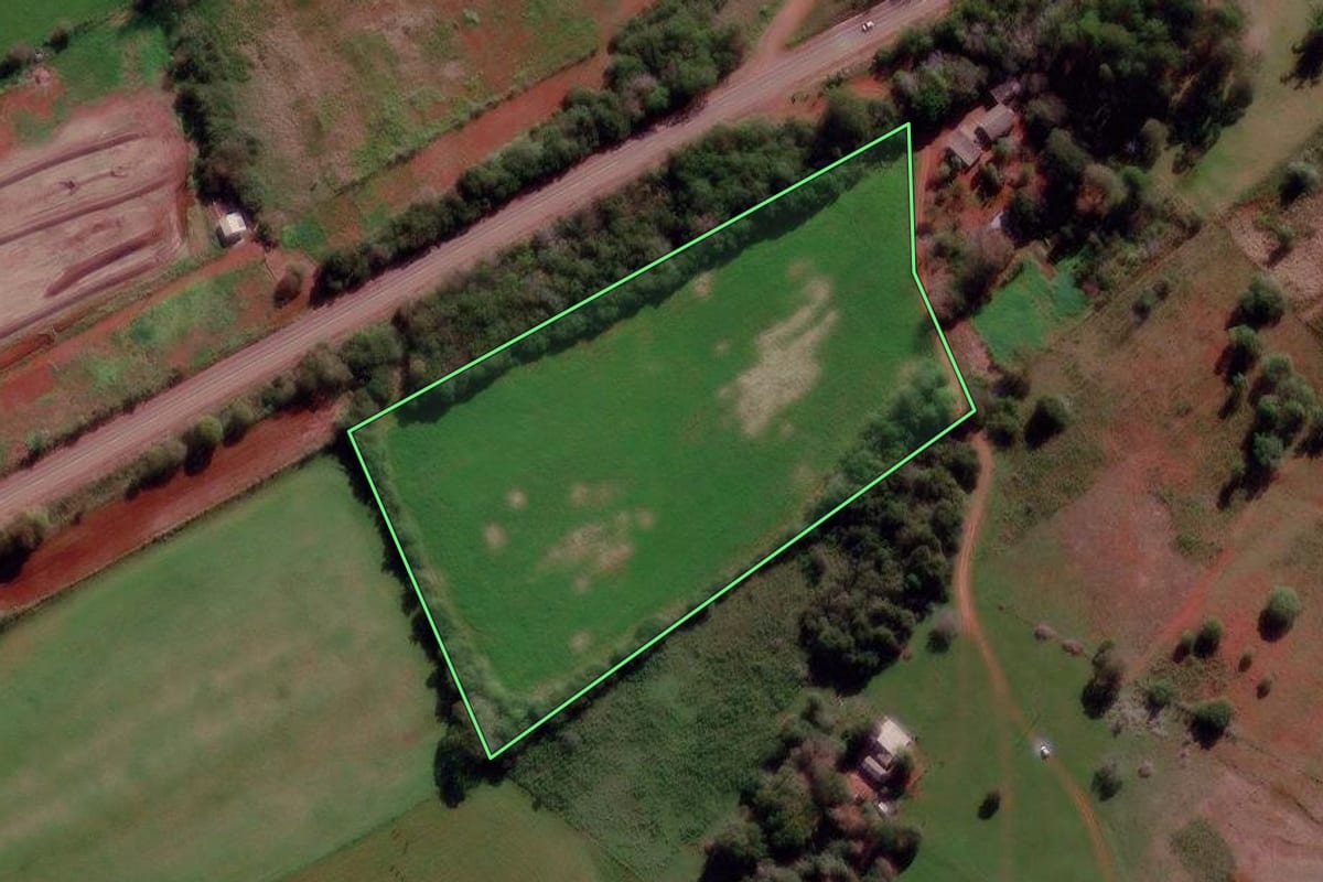 Imagem de satélite do imóvel rural em Bossoroca (RS), com o contorno declarado no CAR desenhado por cima.