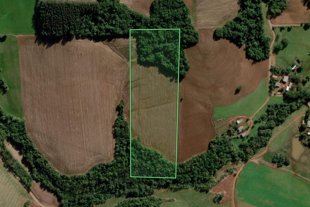 Imagem de satélite do imóvel rural em Bozano (RS), com o contorno declarado no CAR desenhado por cima.