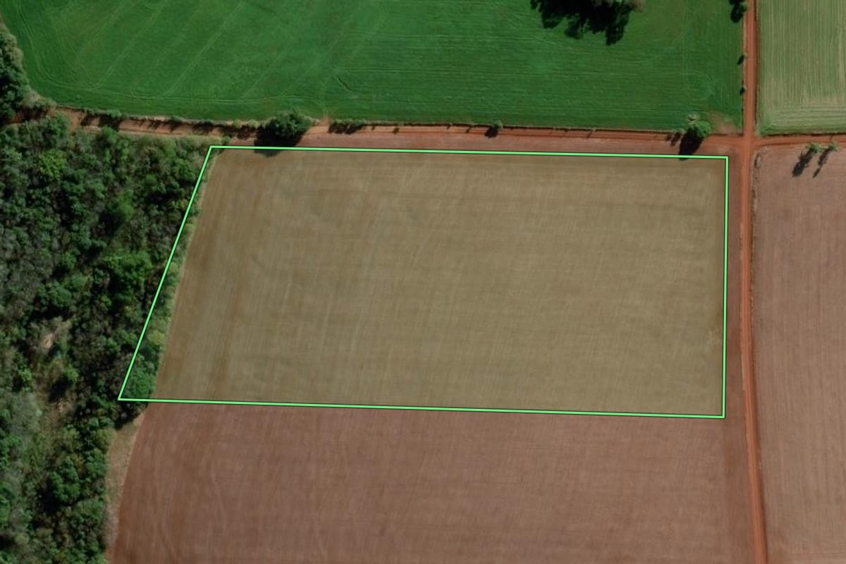 Imagem de satélite do imóvel rural em Bozano (RS), com o contorno declarado no CAR desenhado por cima.