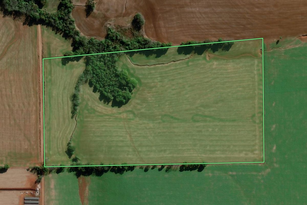 Imagem de satélite do imóvel rural em Bozano (RS), com o contorno declarado no CAR desenhado por cima.
