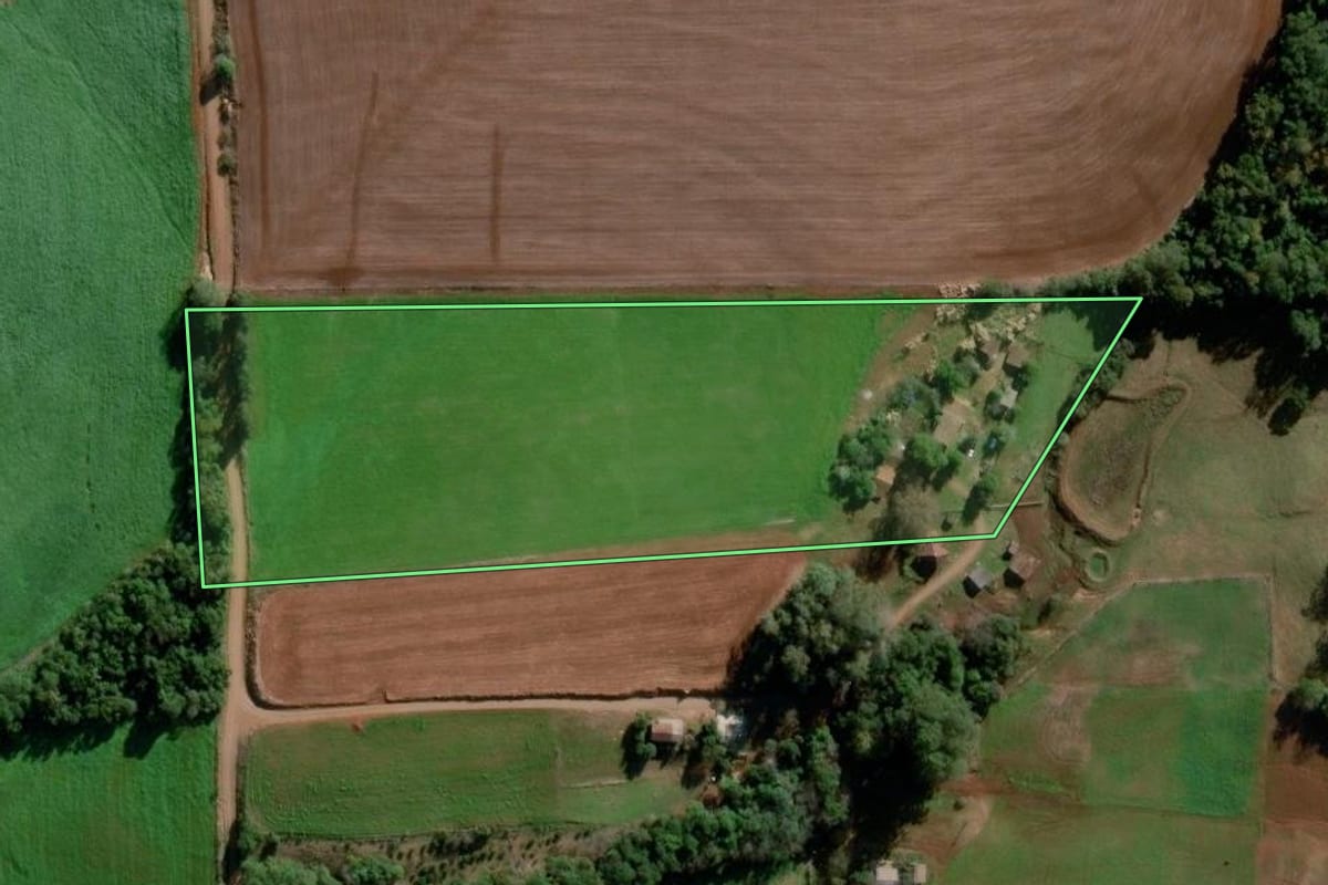 Imagem de satélite do imóvel rural em Bozano (RS), com o contorno declarado no CAR desenhado por cima.