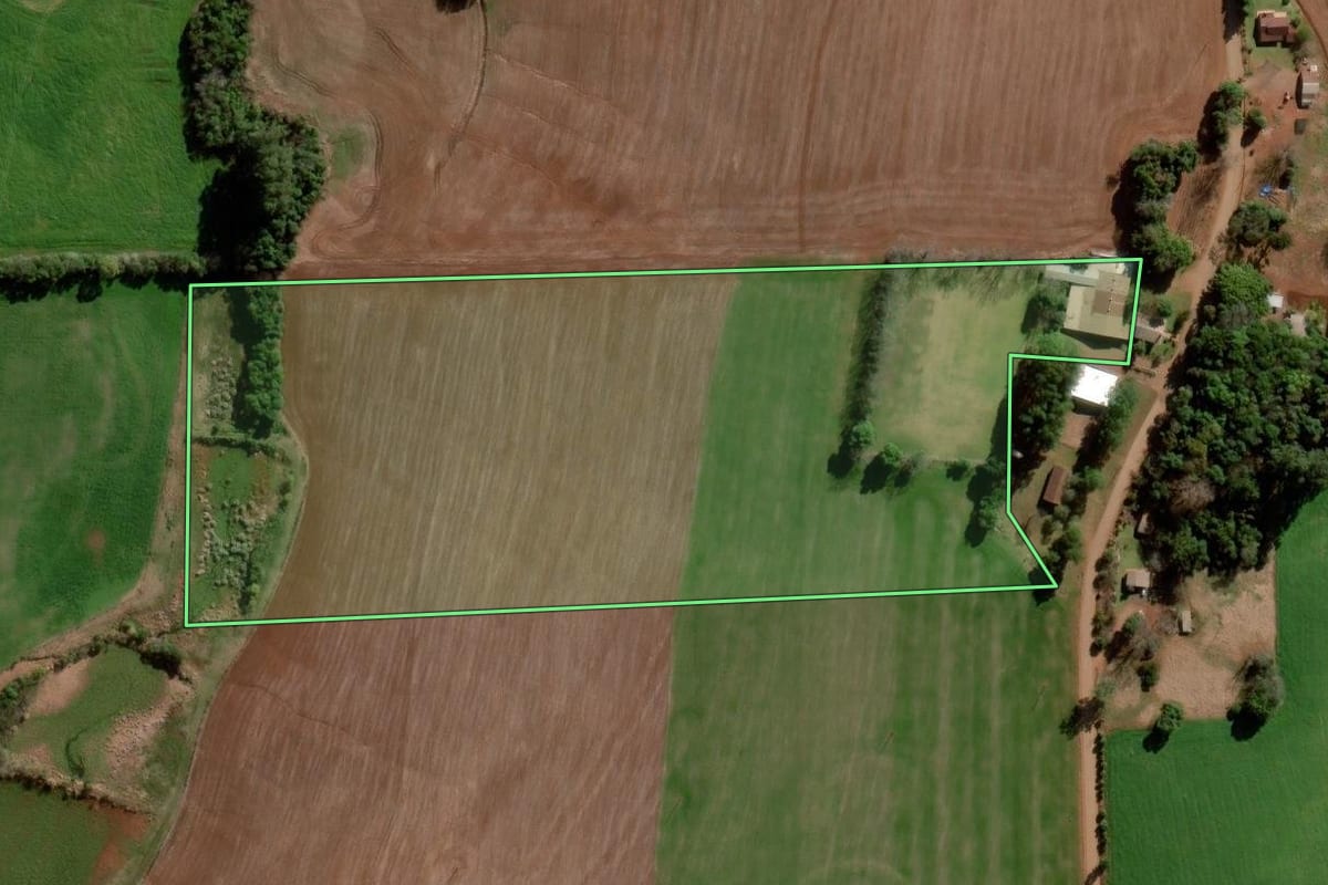 Imagem de satélite do imóvel rural em Bozano (RS), com o contorno declarado no CAR desenhado por cima.