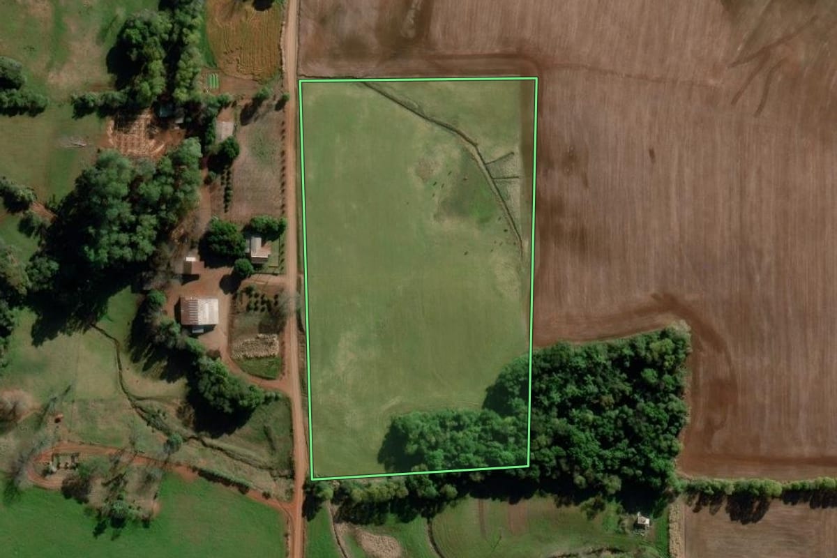 Imagem de satélite do imóvel rural em Bozano (RS), com o contorno declarado no CAR desenhado por cima.
