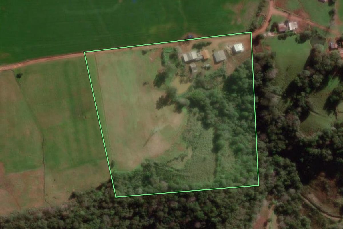 Imagem de satélite do imóvel rural em Braga (RS), com o contorno declarado no CAR desenhado por cima.