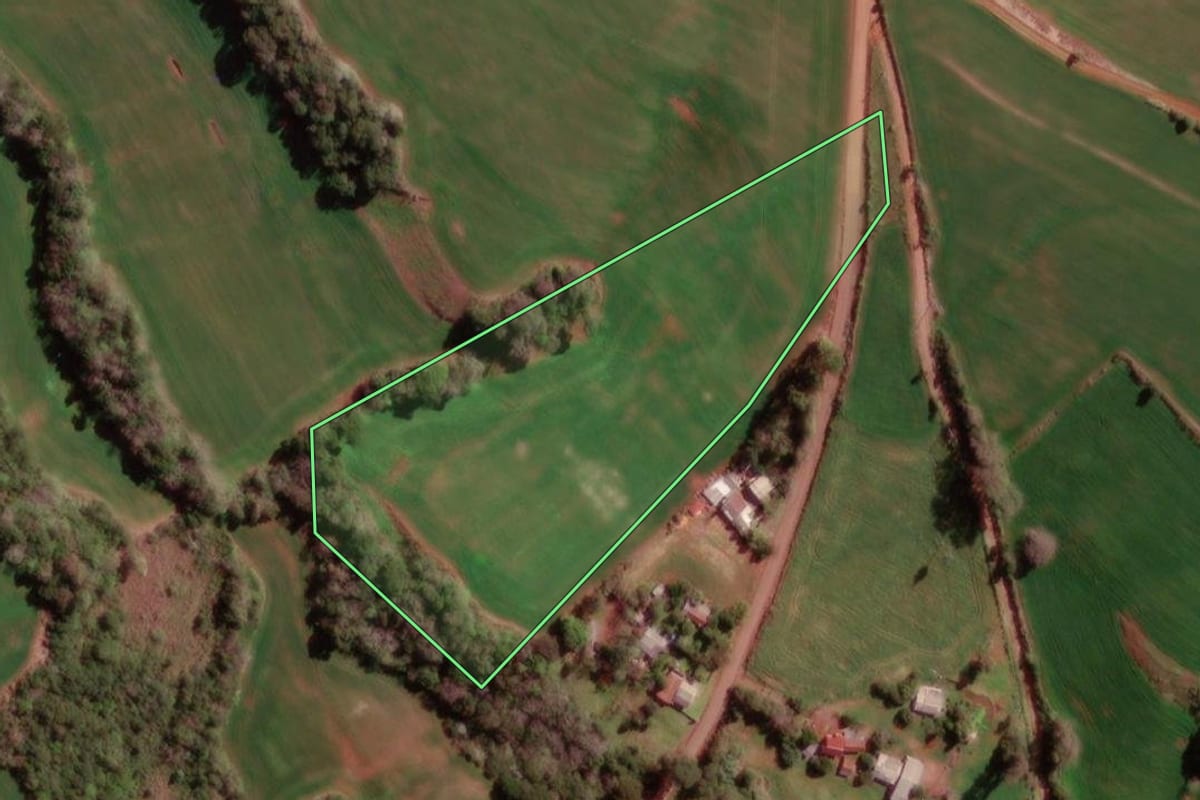 Imagem de satélite do imóvel rural em Braga (RS), com o contorno declarado no CAR desenhado por cima.