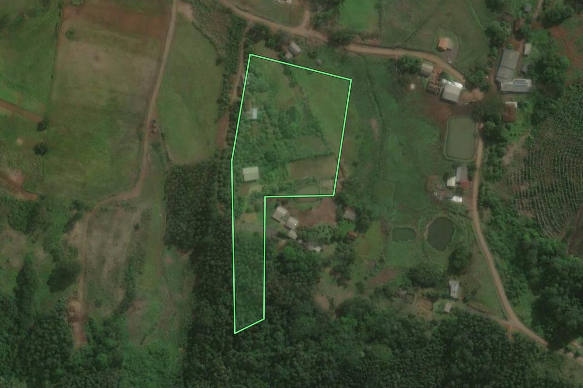 Imagem de satélite do imóvel rural em Brochier (RS), com o contorno declarado no CAR desenhado por cima.