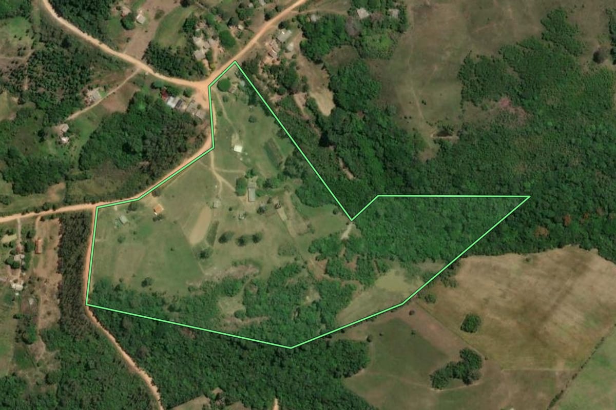 Imagem de satélite do imóvel rural em Butiá (RS), com o contorno declarado no CAR desenhado por cima.