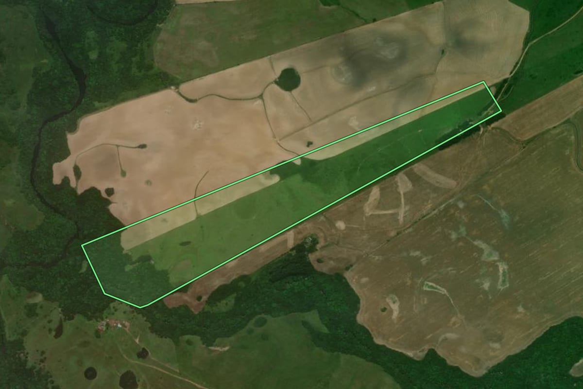 Imagem de satélite do imóvel rural em Caçapava do Sul (RS), com o contorno declarado no CAR desenhado por cima.