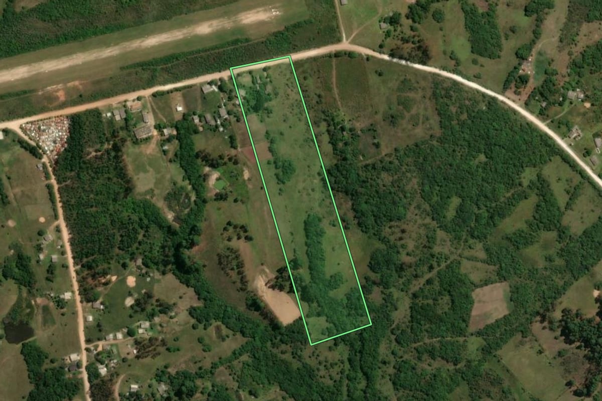 Imagem de satélite do imóvel rural em Caçapava do Sul (RS), com o contorno declarado no CAR desenhado por cima.