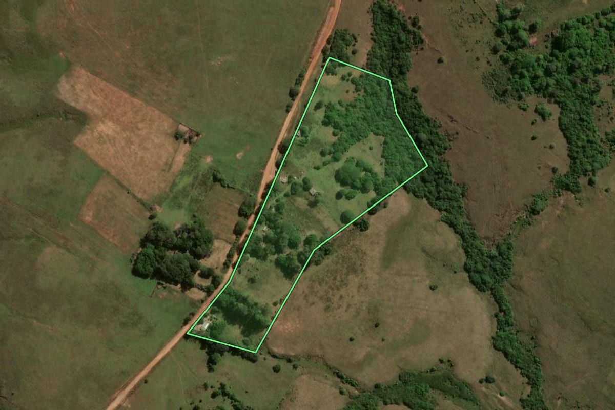 Imagem de satélite do imóvel rural em Cacequi (RS), com o contorno declarado no CAR desenhado por cima.