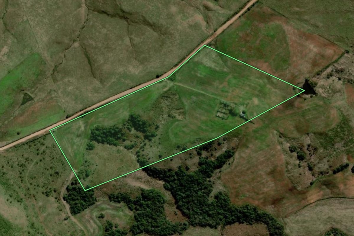Imagem de satélite do imóvel rural em Cacequi (RS), com o contorno declarado no CAR desenhado por cima.