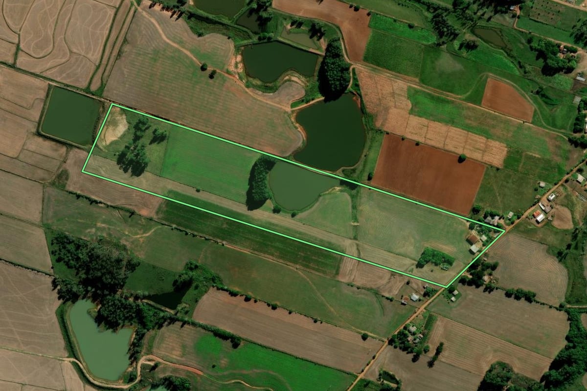 Imagem de satélite do imóvel rural em Cachoeira do Sul (RS), com o contorno declarado no CAR desenhado por cima.
