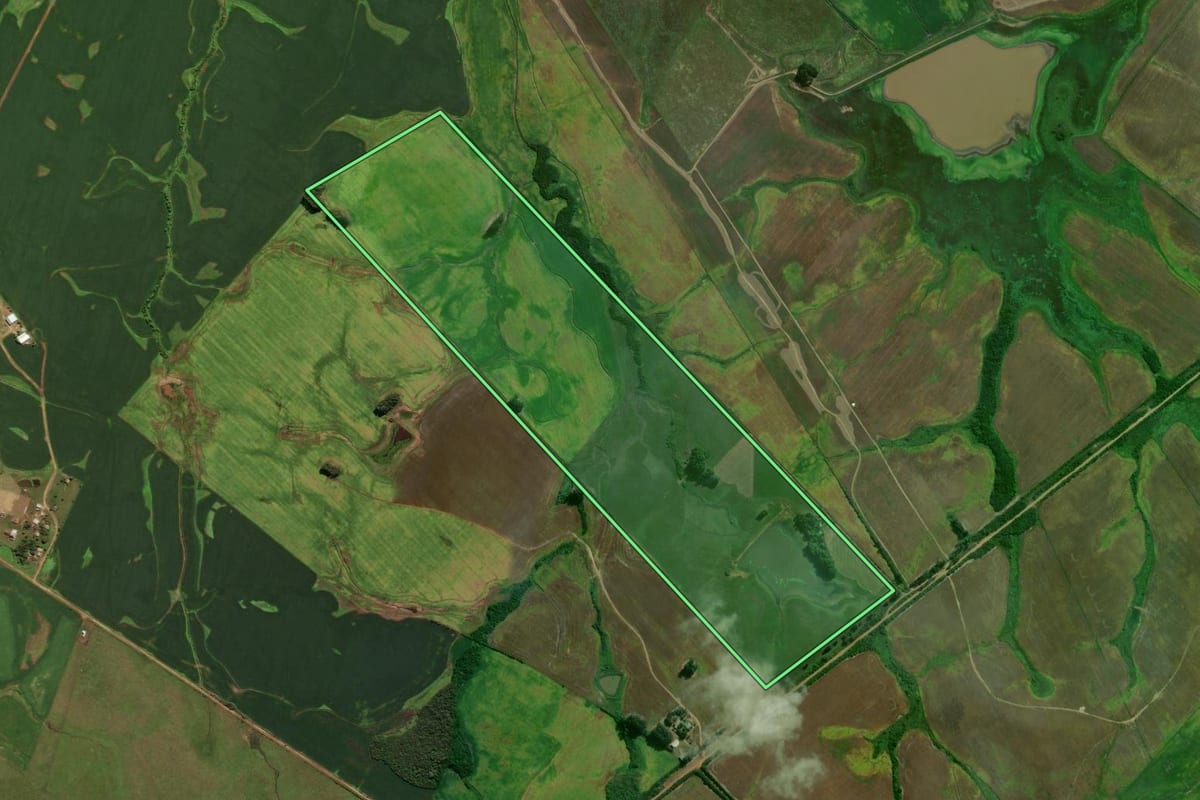 Imagem de satélite do imóvel rural em Cachoeira do Sul (RS), com o contorno declarado no CAR desenhado por cima.