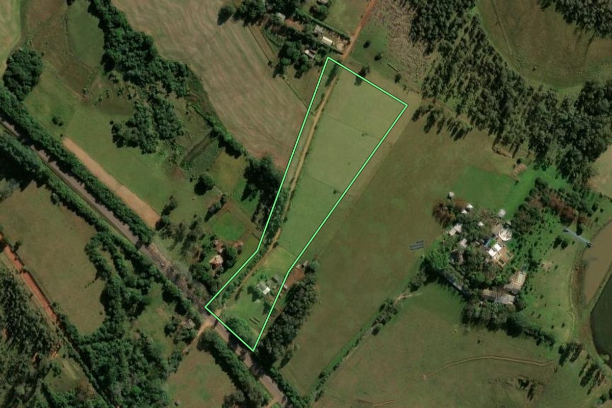 Imagem de satélite do imóvel rural em Cachoeira do Sul (RS), com o contorno declarado no CAR desenhado por cima.
