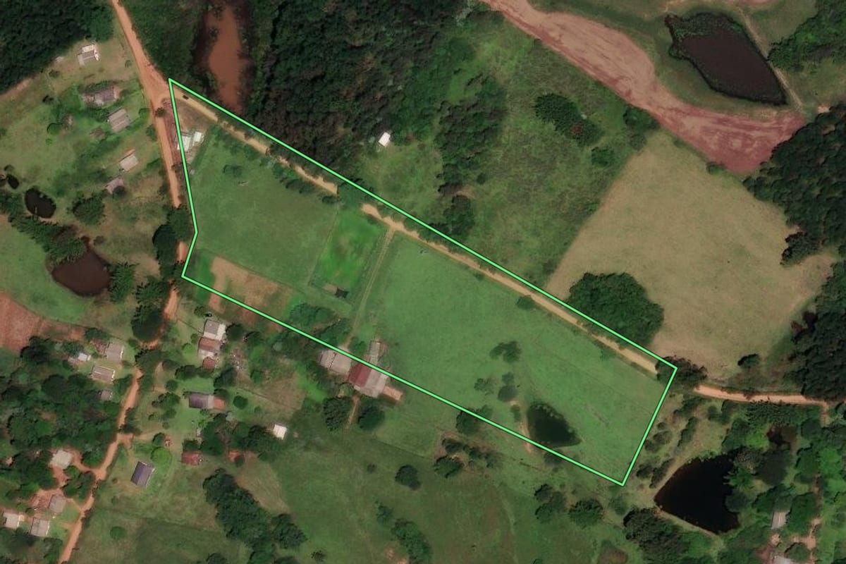 Imagem de satélite do imóvel rural em Cachoeira do Sul (RS), com o contorno declarado no CAR desenhado por cima.
