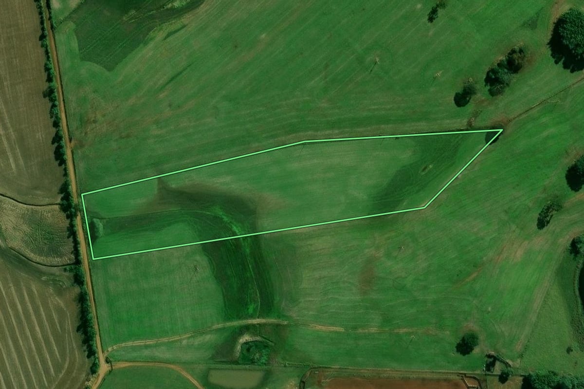 Imagem de satélite do imóvel rural em Cachoeira do Sul (RS), com o contorno declarado no CAR desenhado por cima.