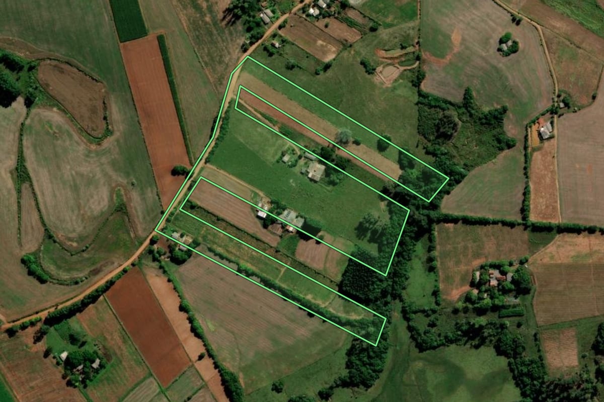 Imagem de satélite do imóvel rural em Cachoeira do Sul (RS), com o contorno declarado no CAR desenhado por cima.