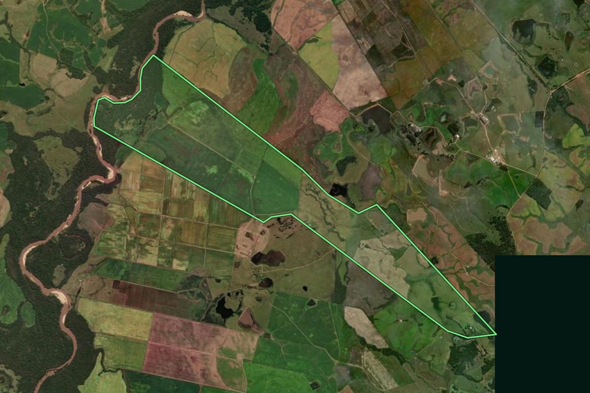 Imagem de satélite do imóvel rural em Cachoeira do Sul (RS), com o contorno declarado no CAR desenhado por cima.