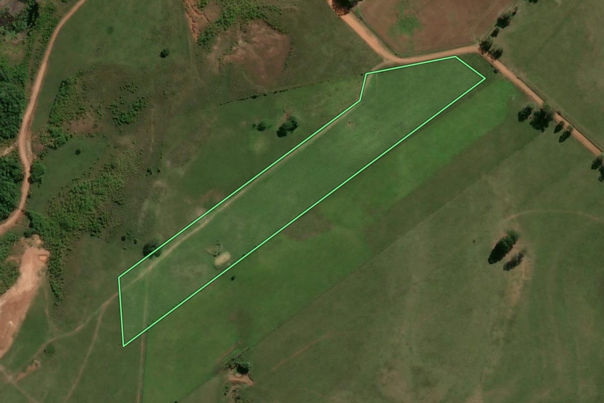 Imagem de satélite do imóvel rural em Cachoeira do Sul (RS), com o contorno declarado no CAR desenhado por cima.