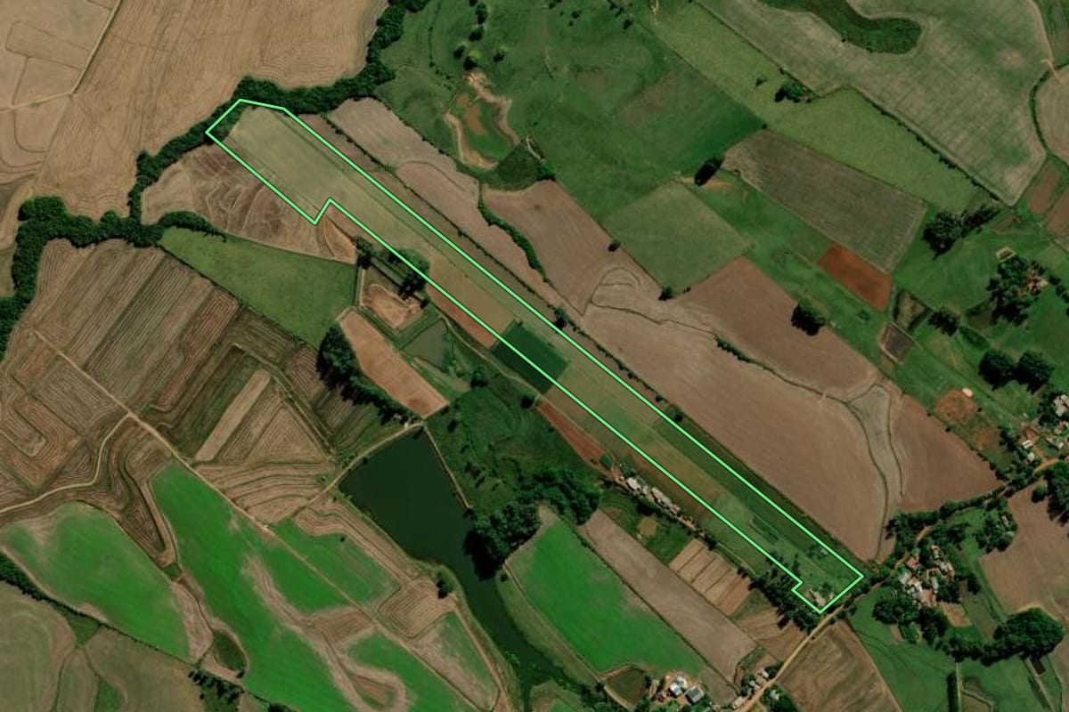 Imagem de satélite do imóvel rural em Cachoeira do Sul (RS), com o contorno declarado no CAR desenhado por cima.