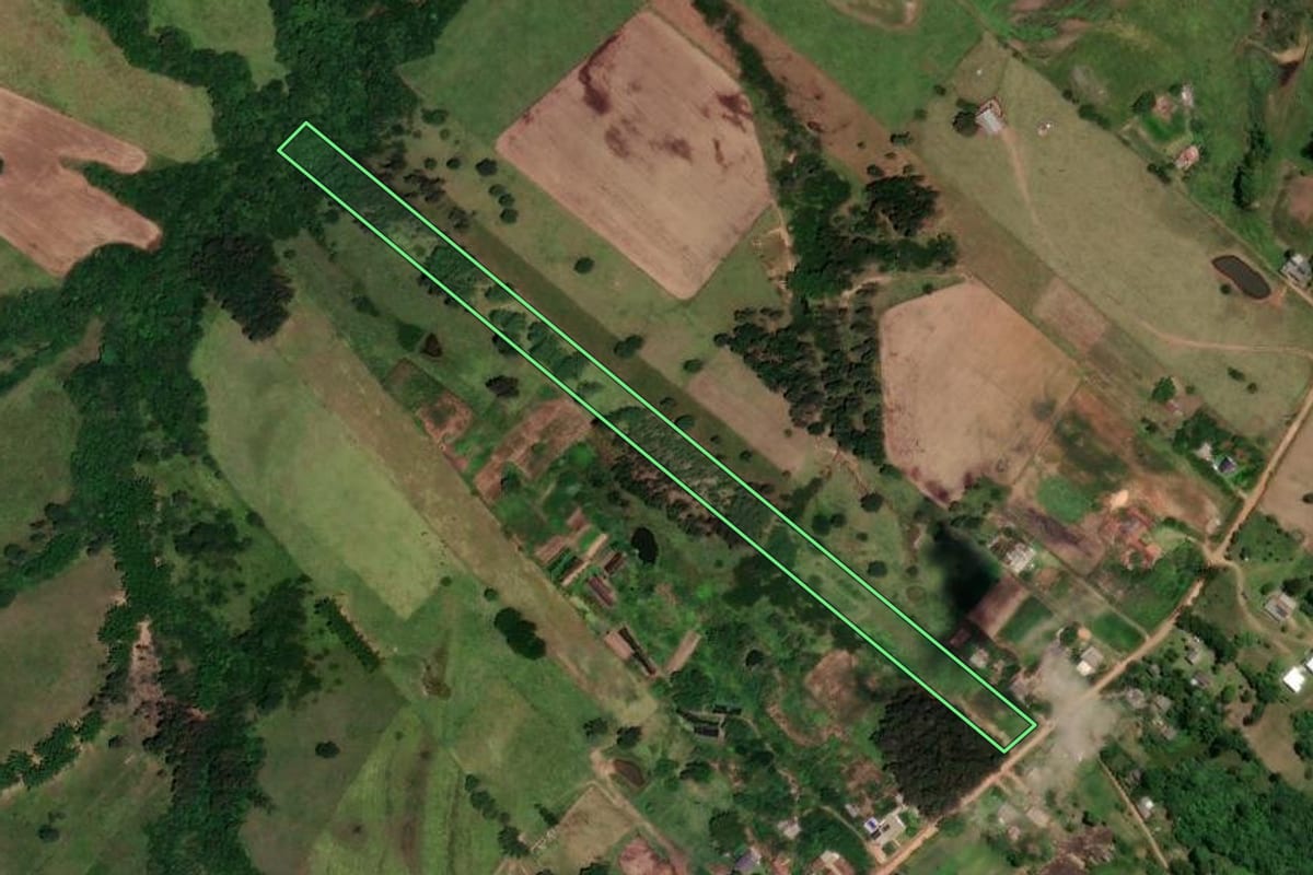 Imagem de satélite do imóvel rural em Cachoeira do Sul (RS), com o contorno declarado no CAR desenhado por cima.