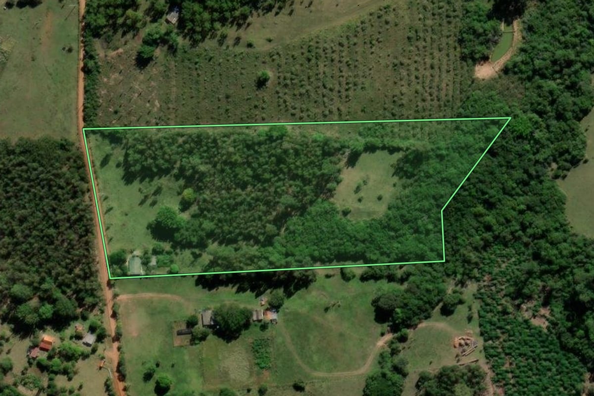 Imagem de satélite do imóvel rural em Cachoeira do Sul (RS), com o contorno declarado no CAR desenhado por cima.