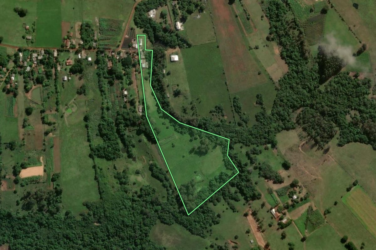 Imagem de satélite do imóvel rural em Cachoeira do Sul (RS), com o contorno declarado no CAR desenhado por cima.