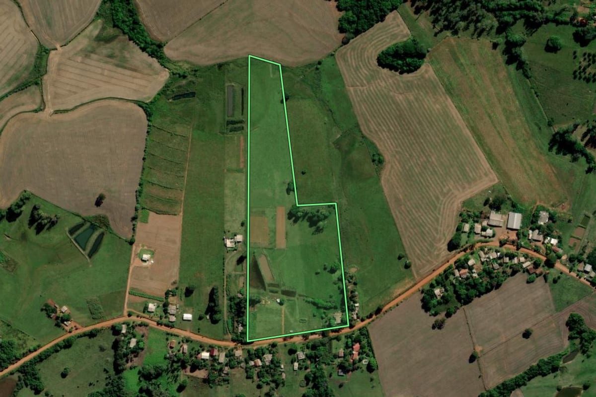 Imagem de satélite do imóvel rural em Cachoeira do Sul (RS), com o contorno declarado no CAR desenhado por cima.