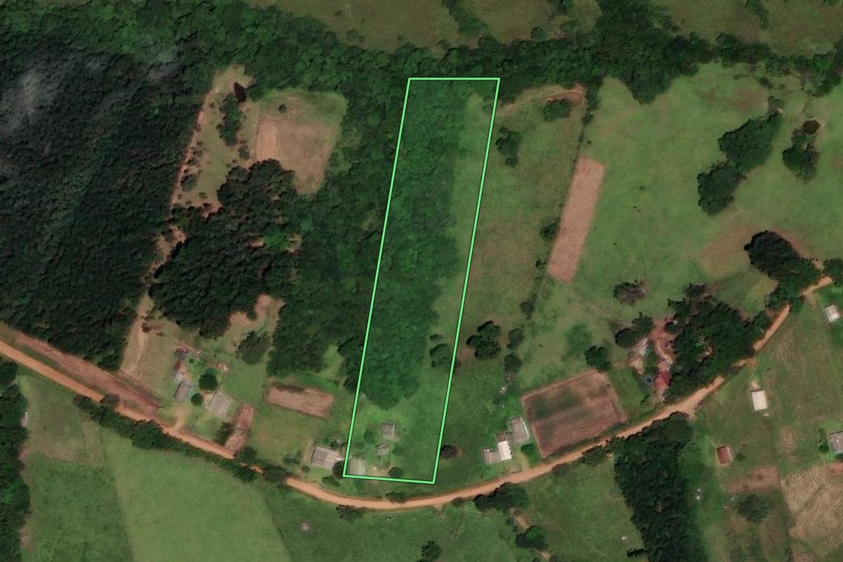 Imagem de satélite do imóvel rural em Cachoeira do Sul (RS), com o contorno declarado no CAR desenhado por cima.