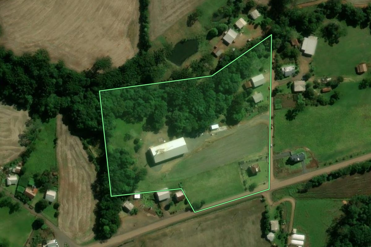Imagem de satélite do imóvel rural em Cacique Doble (RS), com o contorno declarado no CAR desenhado por cima.