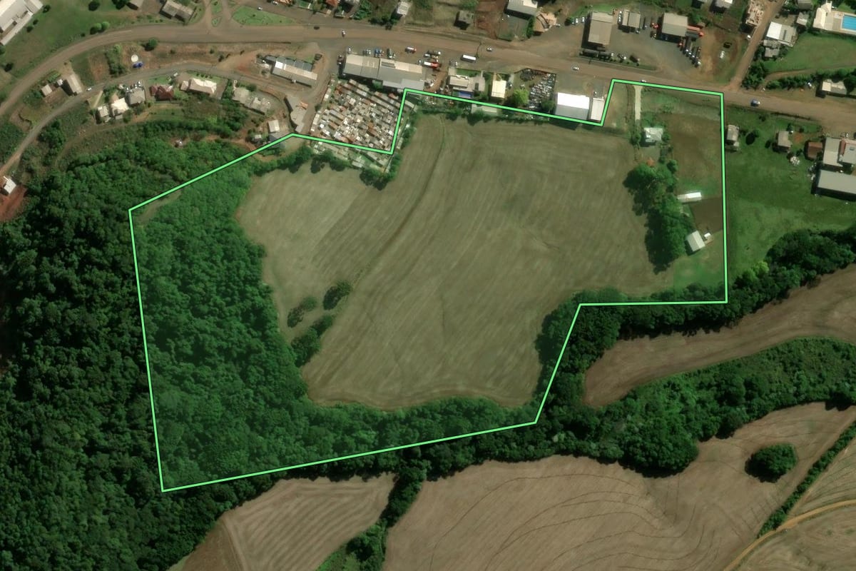 Imagem de satélite do imóvel rural em Cacique Doble (RS), com o contorno declarado no CAR desenhado por cima.