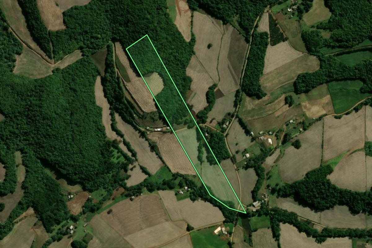 Imagem de satélite do imóvel rural em Cacique Doble (RS), com o contorno declarado no CAR desenhado por cima.
