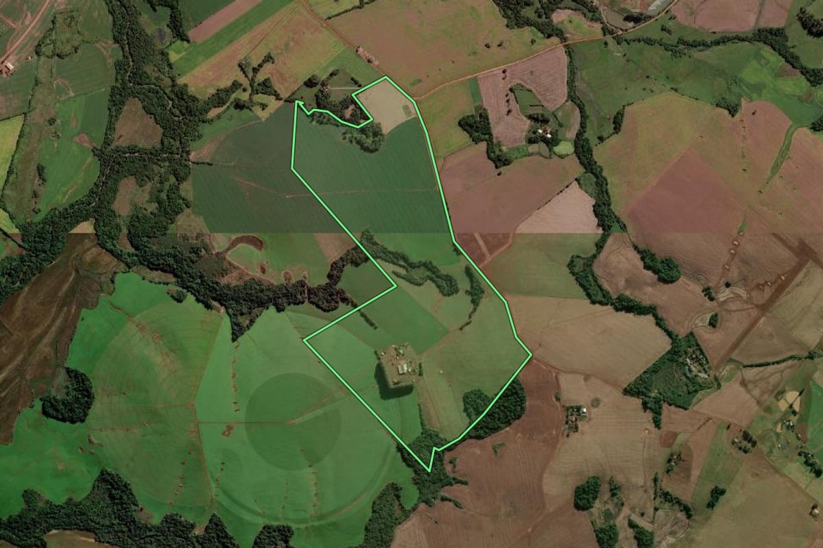Imagem de satélite do imóvel rural em Caibaté (RS), com o contorno declarado no CAR desenhado por cima.