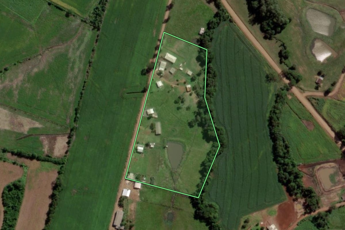 Imagem de satélite do imóvel rural em Caibaté (RS), com o contorno declarado no CAR desenhado por cima.