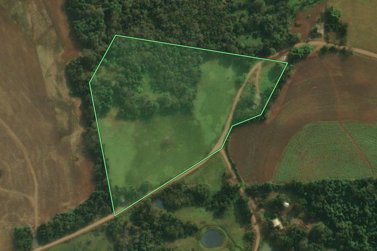 Imagem de satélite do imóvel rural em Caiçara (RS), com o contorno declarado no CAR desenhado por cima.