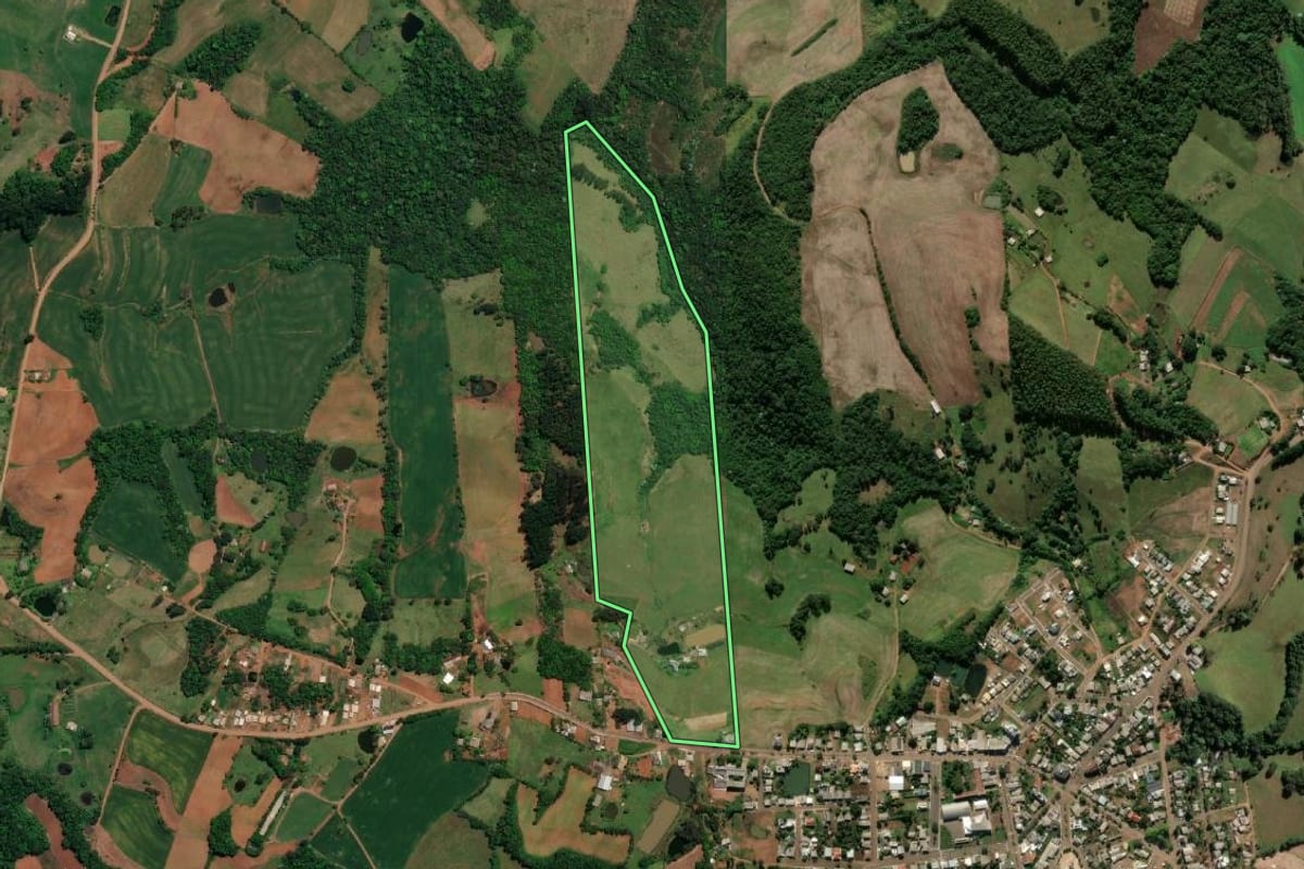 Imagem de satélite do imóvel rural em Caiçara (RS), com o contorno declarado no CAR desenhado por cima.