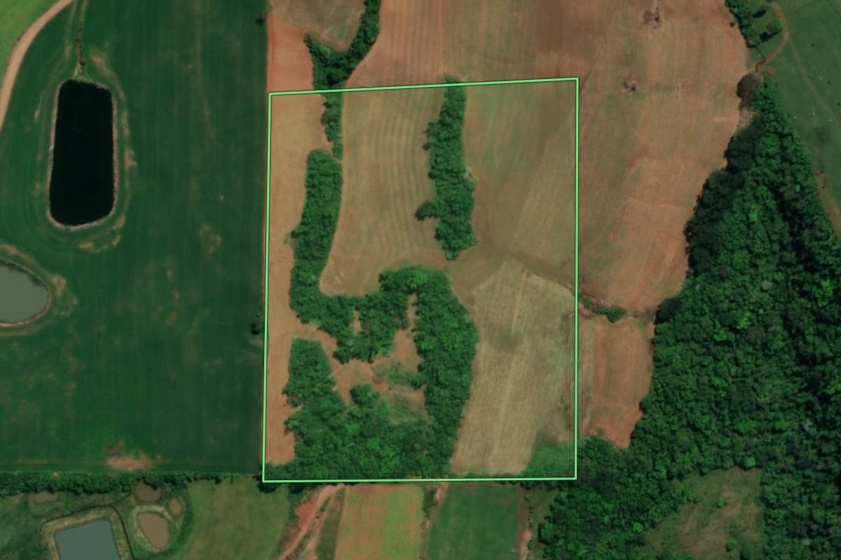 Imagem de satélite do imóvel rural em Caiçara (RS), com o contorno declarado no CAR desenhado por cima.