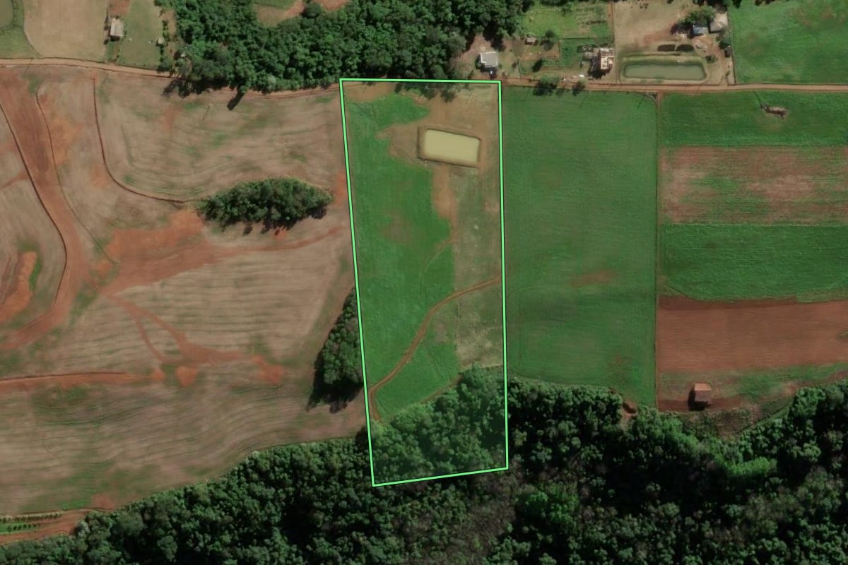 Imagem de satélite do imóvel rural em Caiçara (RS), com o contorno declarado no CAR desenhado por cima.