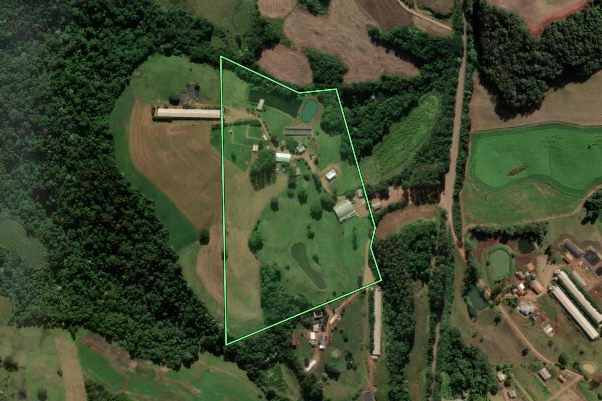 Imagem de satélite do imóvel rural em Caiçara (RS), com o contorno declarado no CAR desenhado por cima.