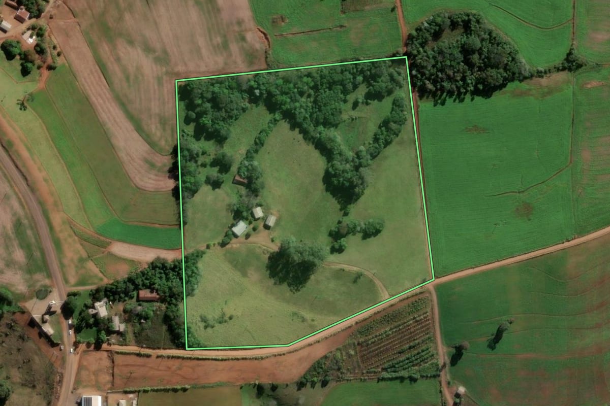 Imagem de satélite do imóvel rural em Caiçara (RS), com o contorno declarado no CAR desenhado por cima.