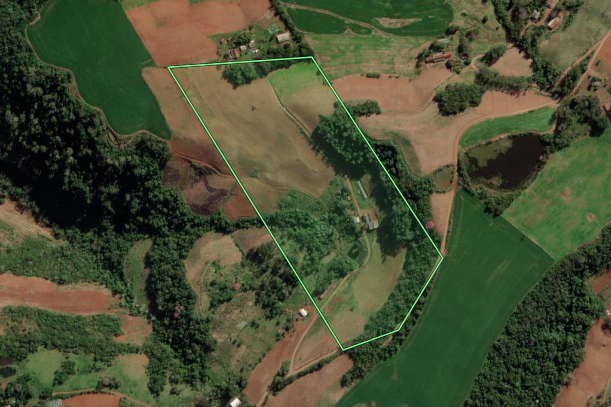 Imagem de satélite do imóvel rural em Caiçara (RS), com o contorno declarado no CAR desenhado por cima.