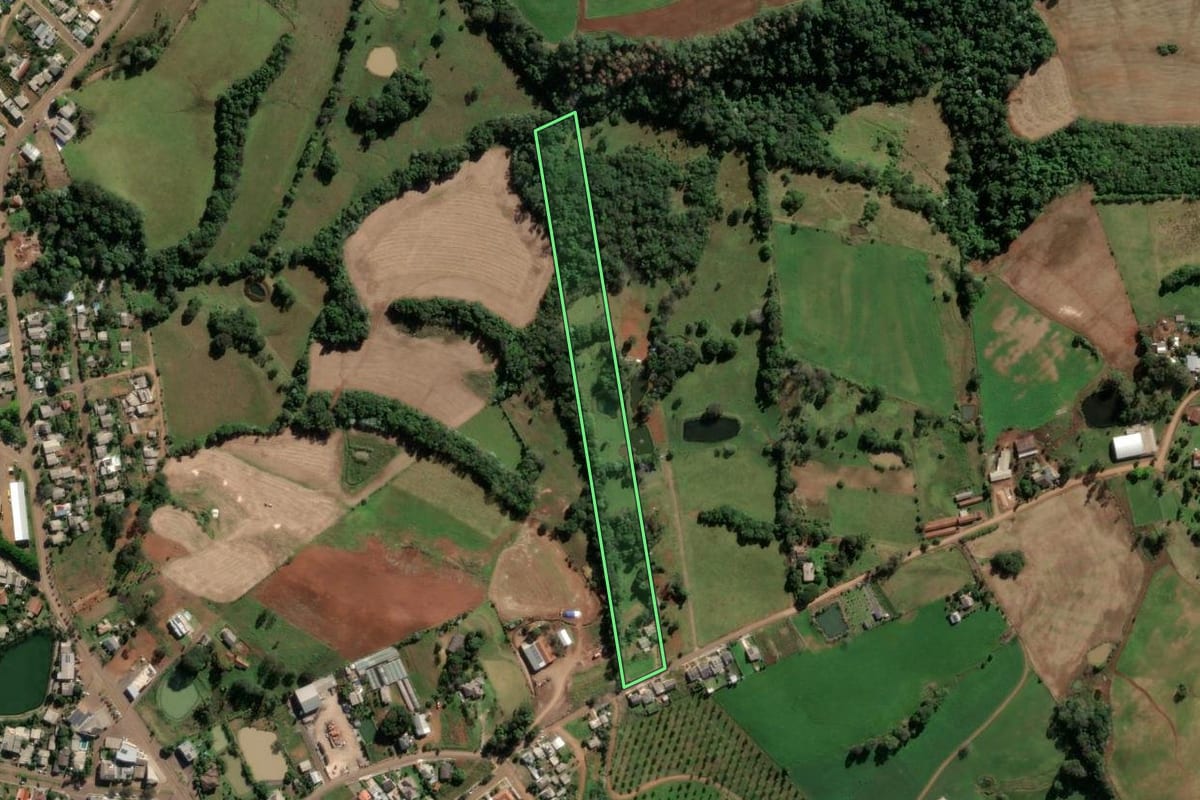 Imagem de satélite do imóvel rural em Caiçara (RS), com o contorno declarado no CAR desenhado por cima.