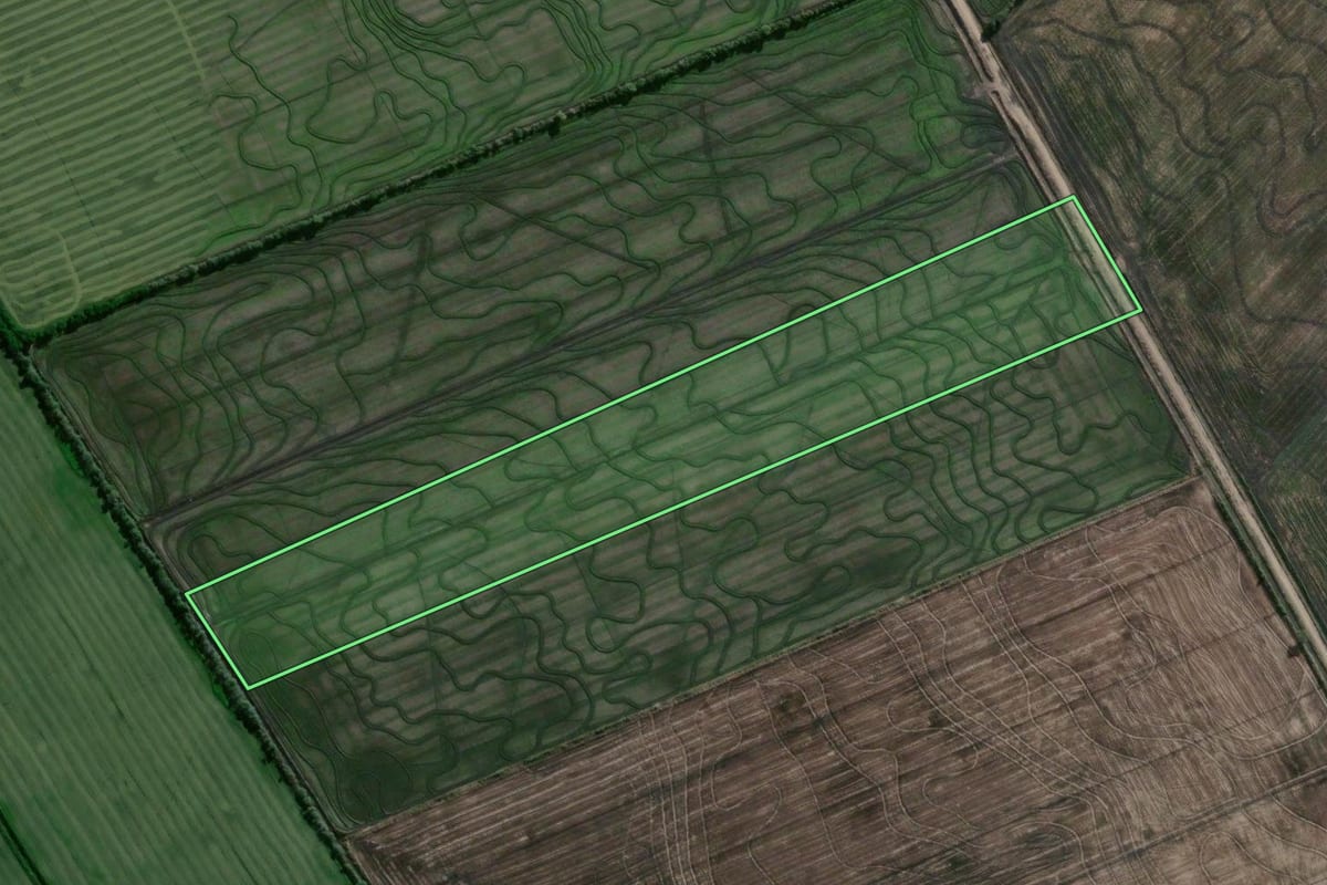 Imagem de satélite do imóvel rural em Camaquã (RS), com o contorno declarado no CAR desenhado por cima.