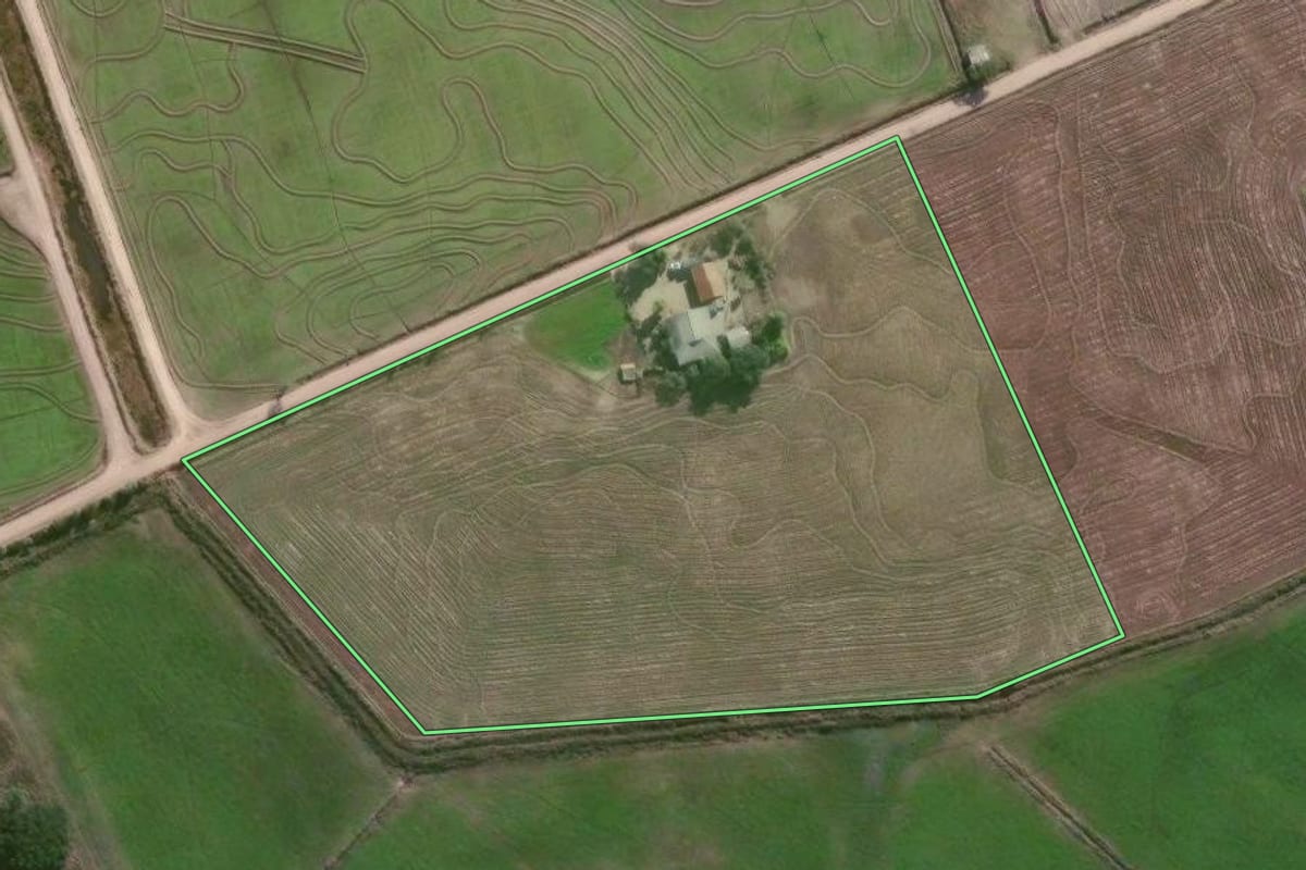 Imagem de satélite do imóvel rural em Camaquã (RS), com o contorno declarado no CAR desenhado por cima.