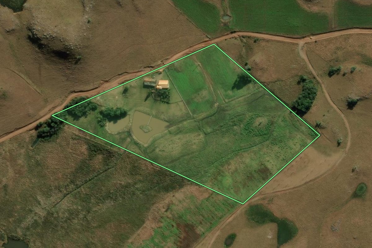 Imagem de satélite do imóvel rural em Cambará do Sul (RS), com o contorno declarado no CAR desenhado por cima.