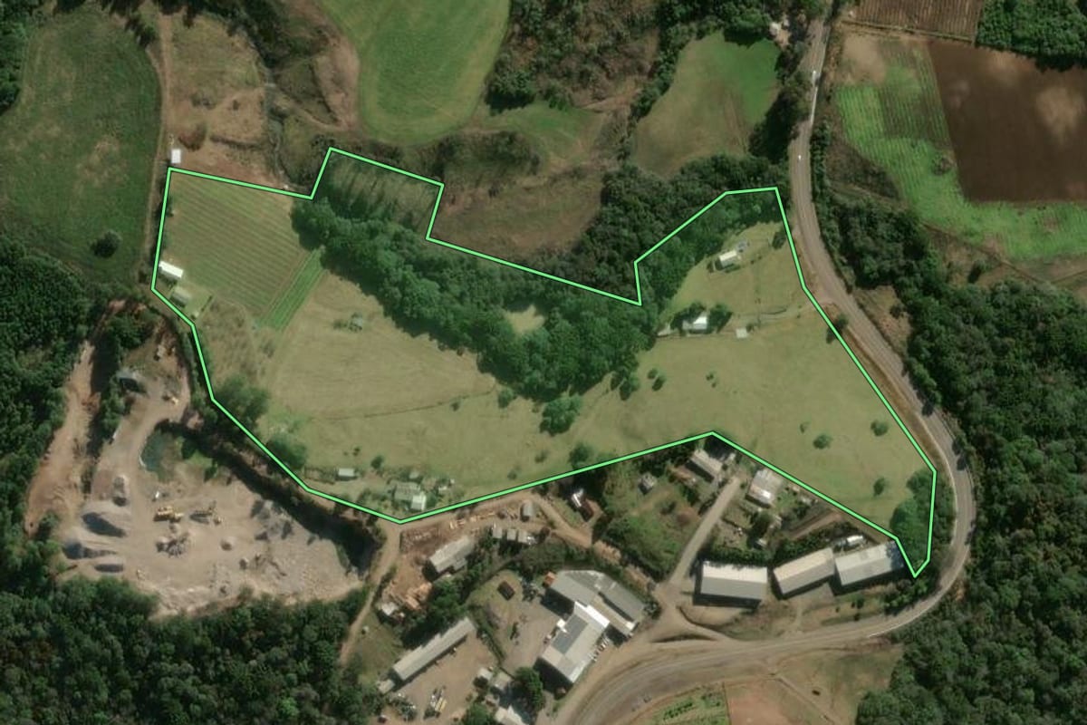 Imagem de satélite do imóvel rural em Campestre da Serra (RS), com o contorno declarado no CAR desenhado por cima.