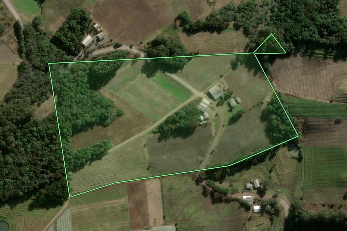 Imagem de satélite do imóvel rural em Campestre da Serra (RS), com o contorno declarado no CAR desenhado por cima.