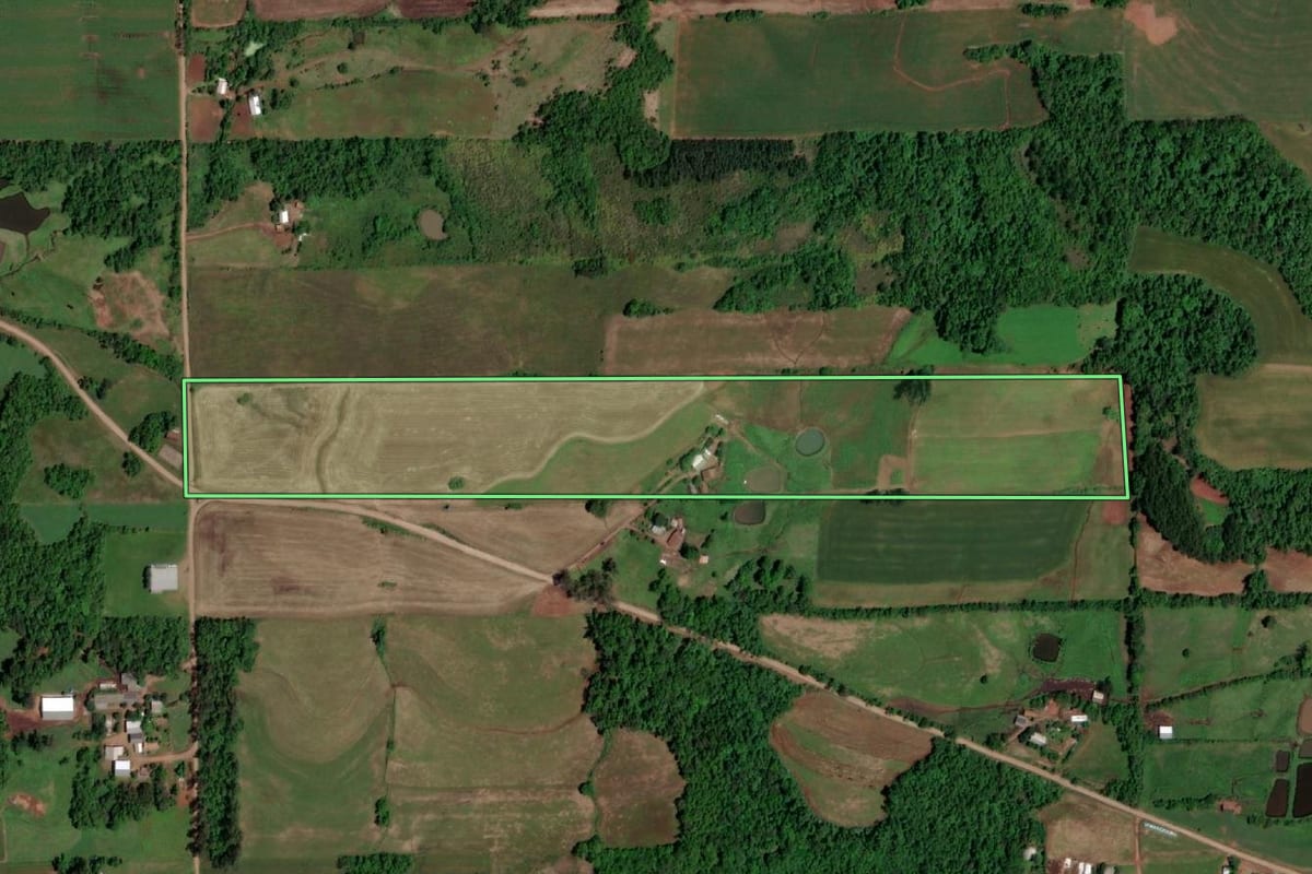 Imagem de satélite do imóvel rural em Campina das Missões (RS), com o contorno declarado no CAR desenhado por cima.