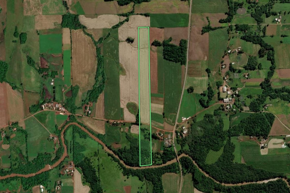 Imagem de satélite do imóvel rural em Campina das Missões (RS), com o contorno declarado no CAR desenhado por cima.